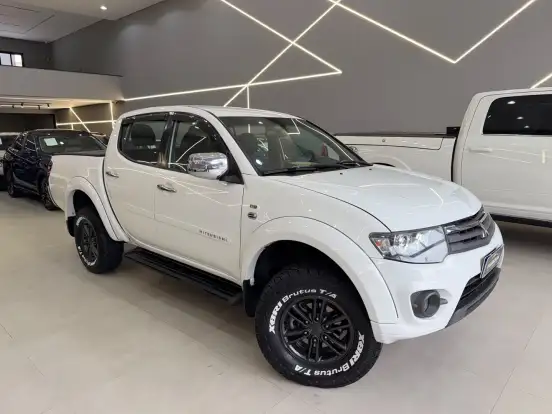 MITSUBISHI-L200 TRITON-3.2 HPE 4X4 CD 16V TURBO INTERCOOLER DIESEL 4P AUTOMÁTICO MITSUBISHI-L200 TRITON-2014