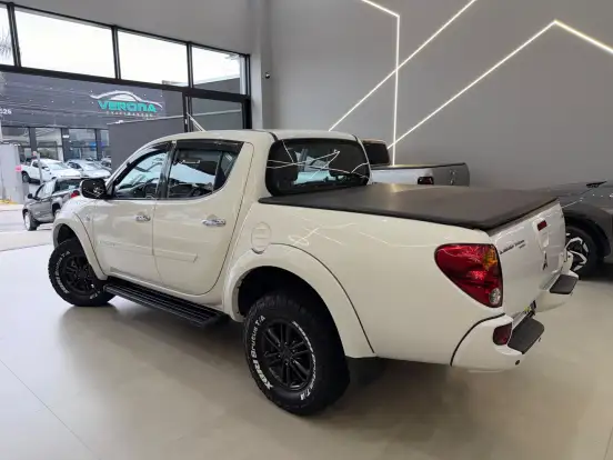 MITSUBISHI-L200 TRITON-3.2 HPE 4X4 CD 16V TURBO INTERCOOLER DIESEL 4P AUTOMÁTICO MITSUBISHI-L200 TRITON-2014