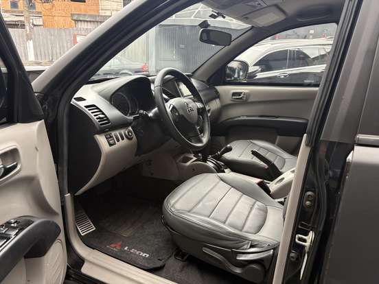 MITSUBISHI-L200 TRITON-3.5 HPE 4X4 CD V6 24V FLEX 4P AUTOMÁTICO MITSUBISHI-L200 TRITON-2012