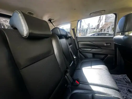 MITSUBISHI-OUTLANDER-2.0 16V GASOLINA 4P AUTOMÁTICO MITSUBISHI-OUTLANDER-2014