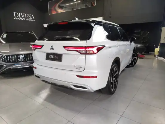 MITSUBISHI-OUTLANDER-2025