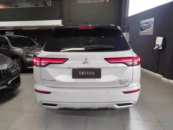 MITSUBISHI-OUTLANDER-2025