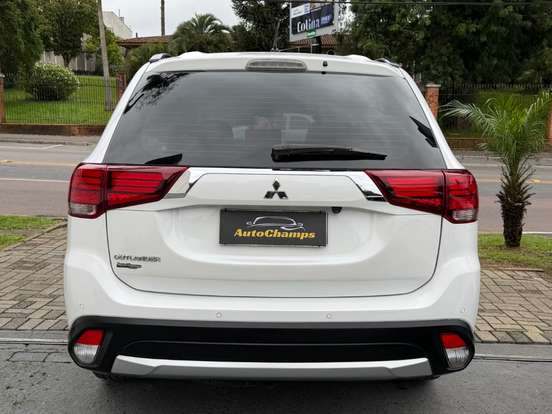 MITSUBISHI-OUTLANDER-2.0 16V GASOLINA 4P AUTOMÁTICO MITSUBISHI-OUTLANDER-2015