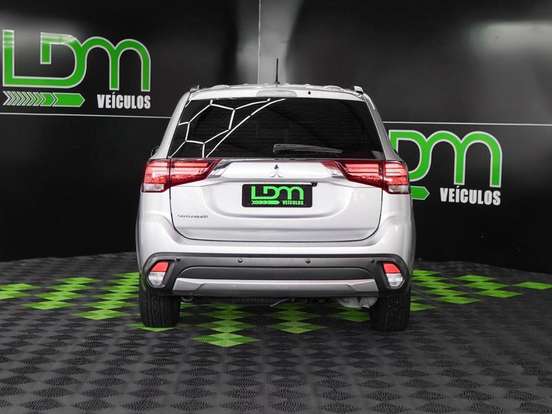MITSUBISHI-OUTLANDER-2016