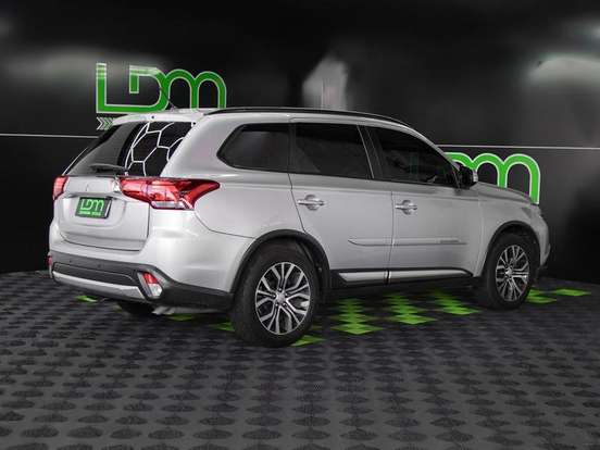 MITSUBISHI-OUTLANDER-2016