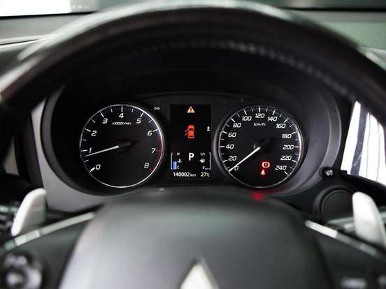 MITSUBISHI-OUTLANDER-2016