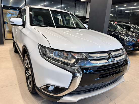 MITSUBISHI-OUTLANDER-2016