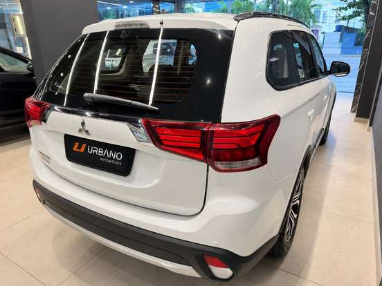 MITSUBISHI-OUTLANDER-2016