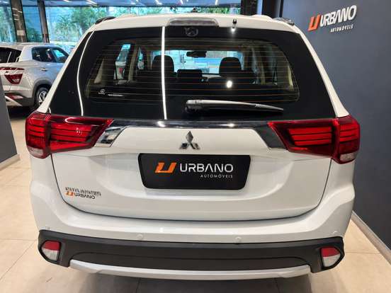 MITSUBISHI-OUTLANDER-2016