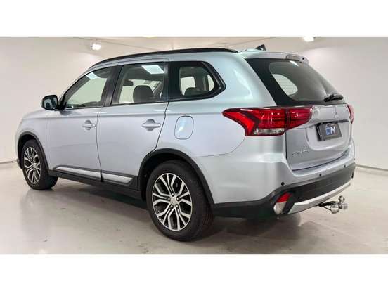 MITSUBISHI-OUTLANDER-2015