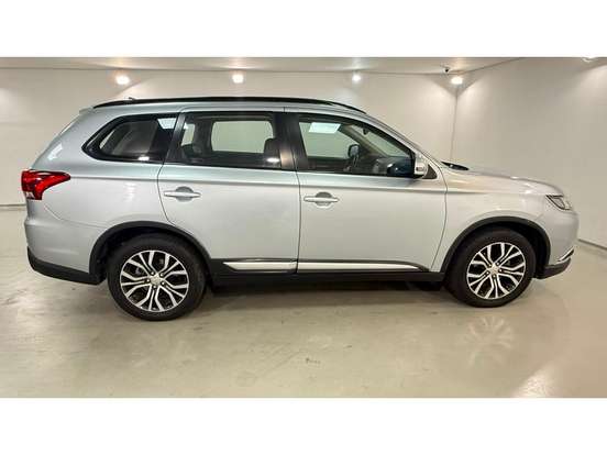 MITSUBISHI-OUTLANDER-2015