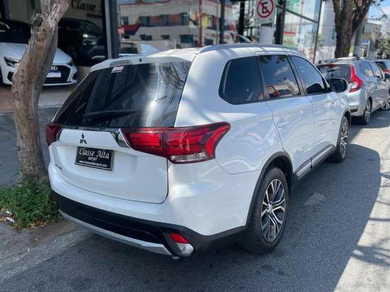 MITSUBISHI-OUTLANDER-2017