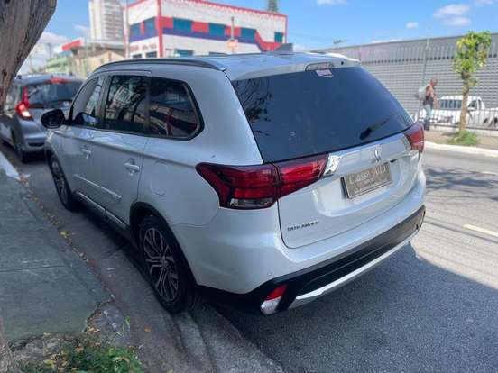 MITSUBISHI-OUTLANDER-2.0 COMFORT 16V GASOLINA 4P AUTOMÁTICO MITSUBISHI-OUTLANDER-2017