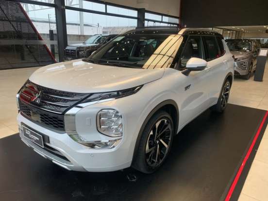 MITSUBISHI-OUTLANDER-2025