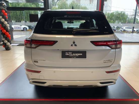 MITSUBISHI-OUTLANDER-2025