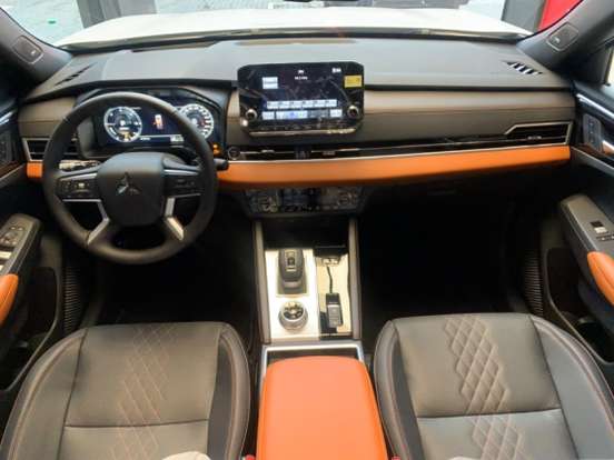 MITSUBISHI-OUTLANDER-2.4 PHEV SIGNATURE S-AWC DHT MITSUBISHI-OUTLANDER-2025