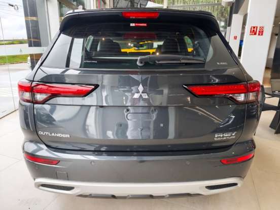 MITSUBISHI-OUTLANDER-2025