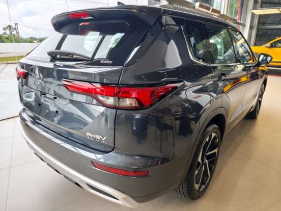 MITSUBISHI-OUTLANDER-2025