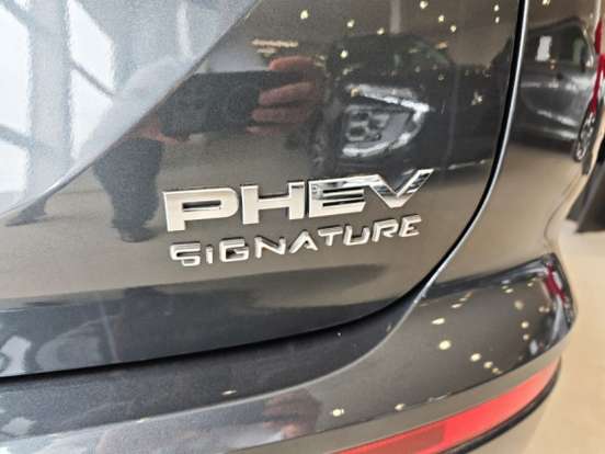 MITSUBISHI-OUTLANDER-2025