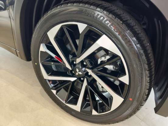MITSUBISHI-OUTLANDER-2025