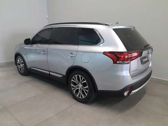 MITSUBISHI-OUTLANDER-2015