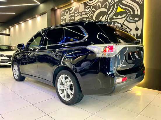 MITSUBISHI-OUTLANDER-3.0 GT 4X4 V6 24V GASOLINA 4P AUTOMÁTICO MITSUBISHI-OUTLANDER-2015