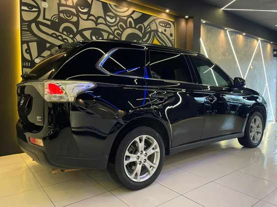 MITSUBISHI-OUTLANDER-3.0 GT 4X4 V6 24V GASOLINA 4P AUTOMÁTICO MITSUBISHI-OUTLANDER-2015