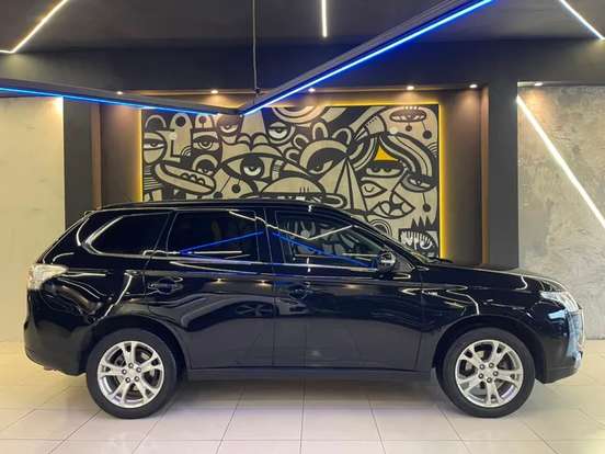 MITSUBISHI-OUTLANDER-3.0 GT 4X4 V6 24V GASOLINA 4P AUTOMÁTICO MITSUBISHI-OUTLANDER-2015