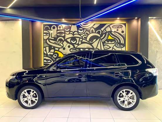 MITSUBISHI-OUTLANDER-3.0 GT 4X4 V6 24V GASOLINA 4P AUTOMÁTICO MITSUBISHI-OUTLANDER-2015