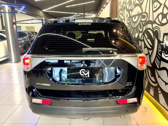 MITSUBISHI-OUTLANDER-3.0 GT 4X4 V6 24V GASOLINA 4P AUTOMÁTICO MITSUBISHI-OUTLANDER-2015