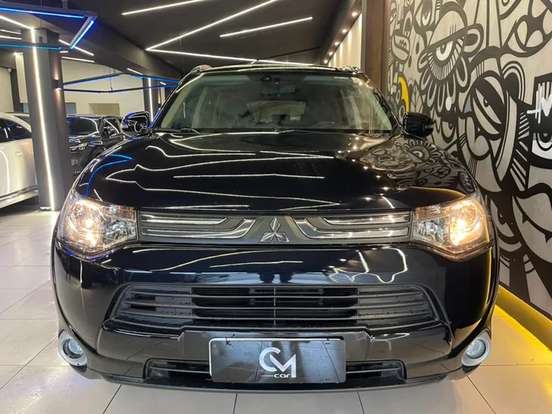 MITSUBISHI-OUTLANDER-3.0 GT 4X4 V6 24V GASOLINA 4P AUTOMÁTICO MITSUBISHI-OUTLANDER-2015