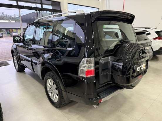 MITSUBISHI-PAJERO-2008