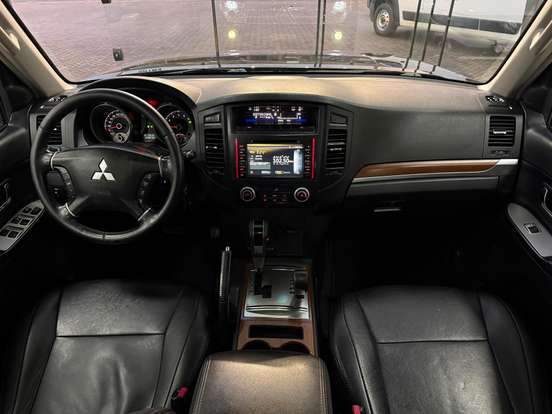 MITSUBISHI-PAJERO-2008