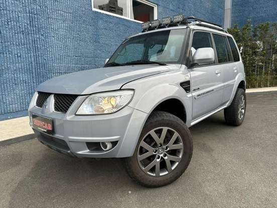 MITSUBISHI-PAJERO-2012
