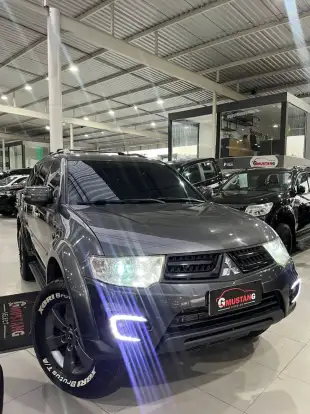 MITSUBISHI-PAJERO-2015
