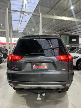 MITSUBISHI-PAJERO-2015