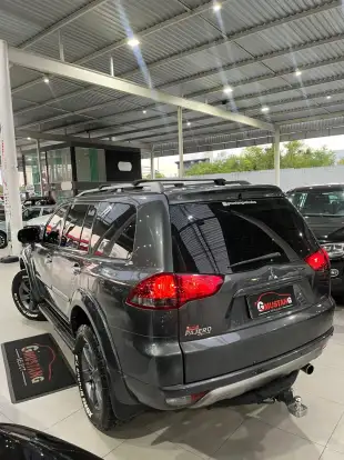 MITSUBISHI-PAJERO-2015
