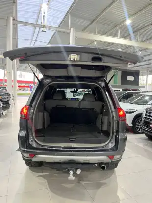 MITSUBISHI-PAJERO-2015