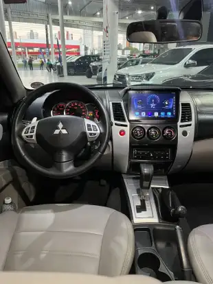 MITSUBISHI-PAJERO-2015