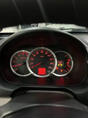 MITSUBISHI-PAJERO-2015