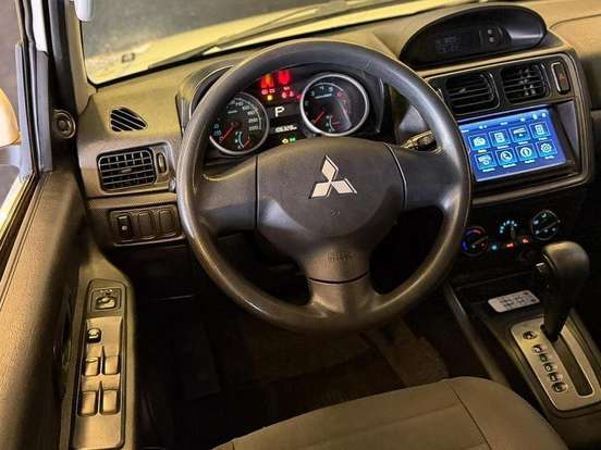 MITSUBISHI-PAJERO TR4-2012