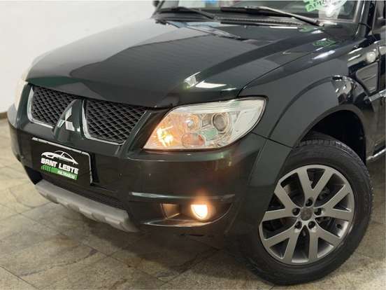 MITSUBISHI-PAJERO TR4-2.0 4X2 16V 140CV FLEX 4P AUTOMÁTICO MITSUBISHI-PAJERO TR4-2013
