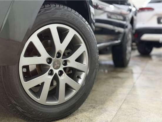 MITSUBISHI-PAJERO TR4-2.0 4X2 16V 140CV FLEX 4P AUTOMÁTICO MITSUBISHI-PAJERO TR4-2013