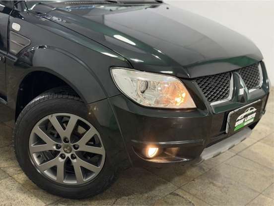MITSUBISHI-PAJERO TR4-2.0 4X2 16V 140CV FLEX 4P AUTOMÁTICO MITSUBISHI-PAJERO TR4-2013