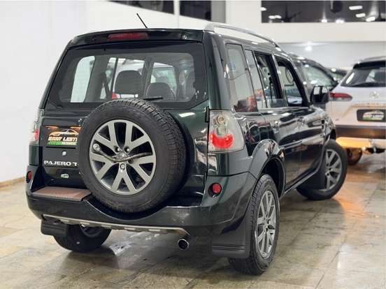 MITSUBISHI-PAJERO TR4-2.0 4X2 16V 140CV FLEX 4P AUTOMÁTICO MITSUBISHI-PAJERO TR4-2013