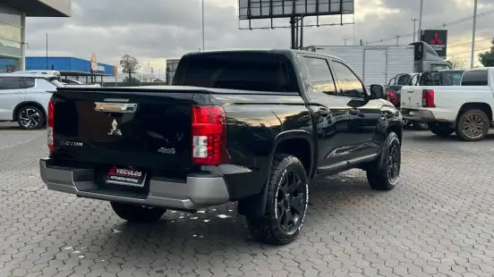 MITSUBISHI-TRITON-2025