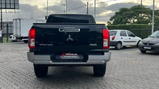 MITSUBISHI-TRITON-2025