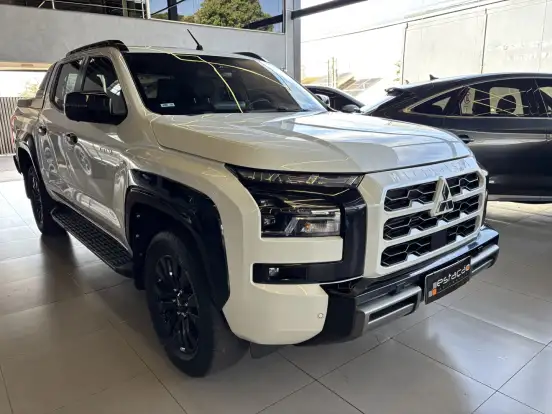 MITSUBISHI-TRITON-2025