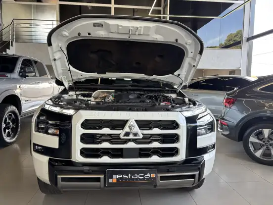 MITSUBISHI-TRITON-2025