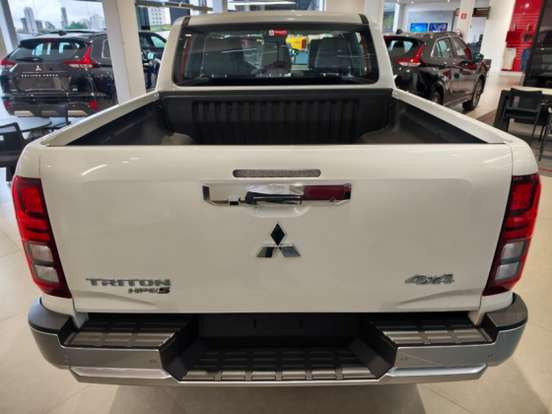 MITSUBISHI-TRITON-2026